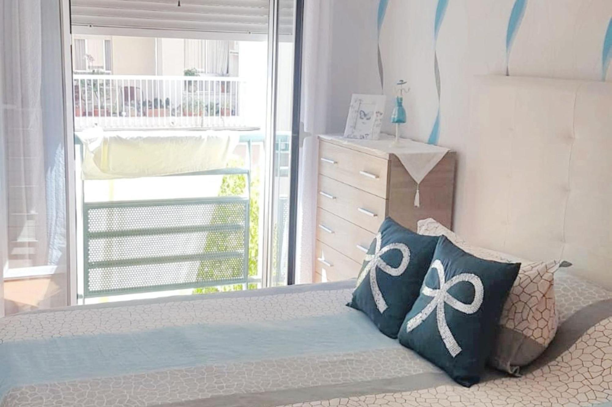 Modern In With Balcony And City View - 48 Sqm Apartment *